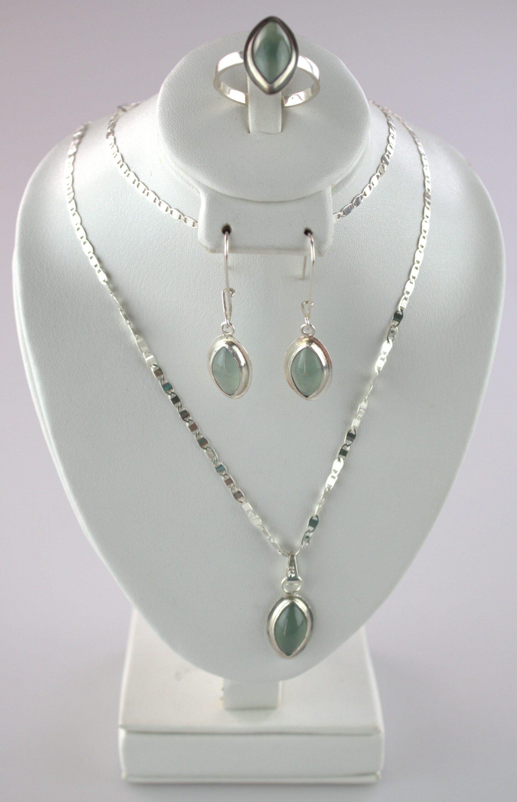 Jade Plata Cuero Piedras
